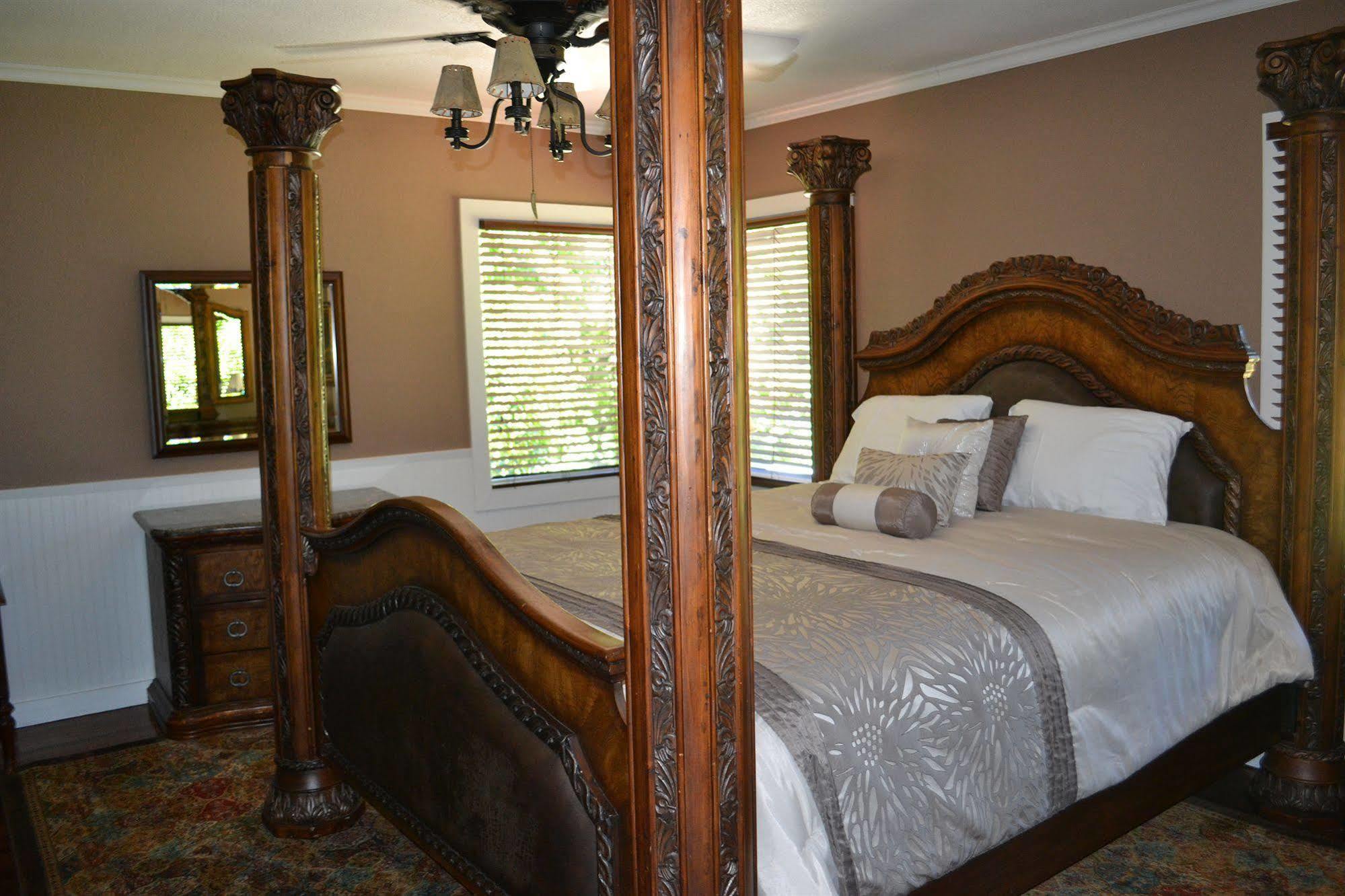 Guerneville Lodge エクステリア 写真